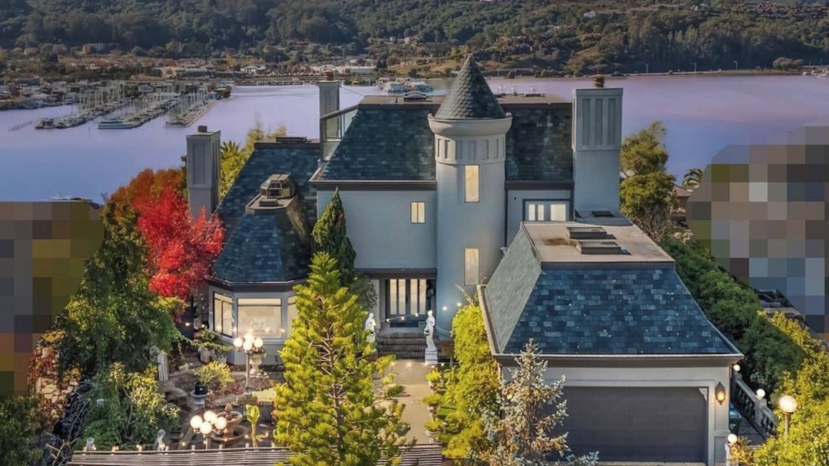 Strawberry Villa | Tudor Revival Castle with Bay Views 5bd/5 bath