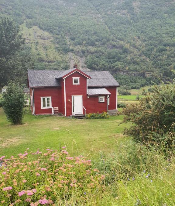 Borgund House | Tufte kårhus