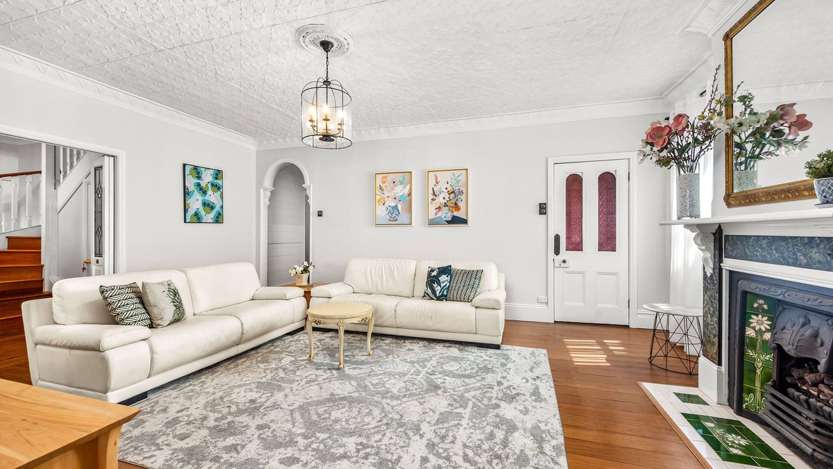 Merewether House | Tullawong House - Scenic Views - Pet Friendlynn