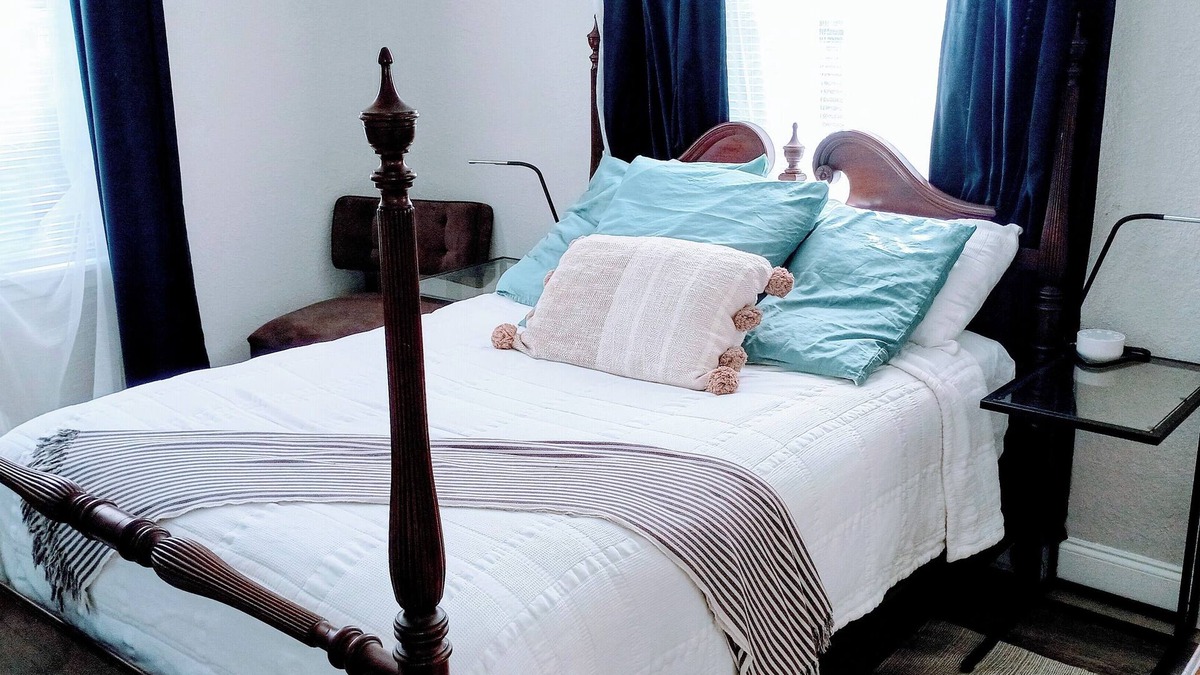 Brentwood House | Tullulah-North Shore Home near Jax Zoo 2BR/1BA Just 30-minutes from the beach!