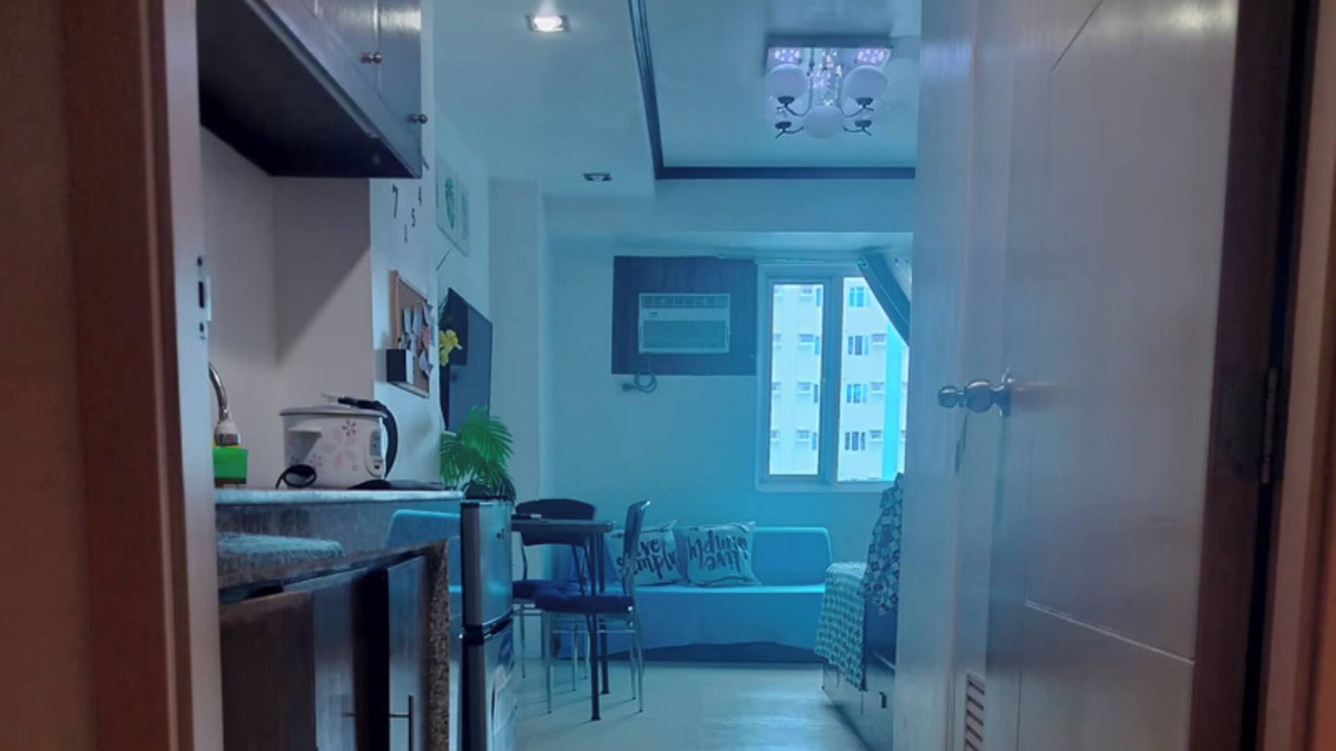 South Triangle Condo | Tum's MPlace Staycation 16th Floor Tower A