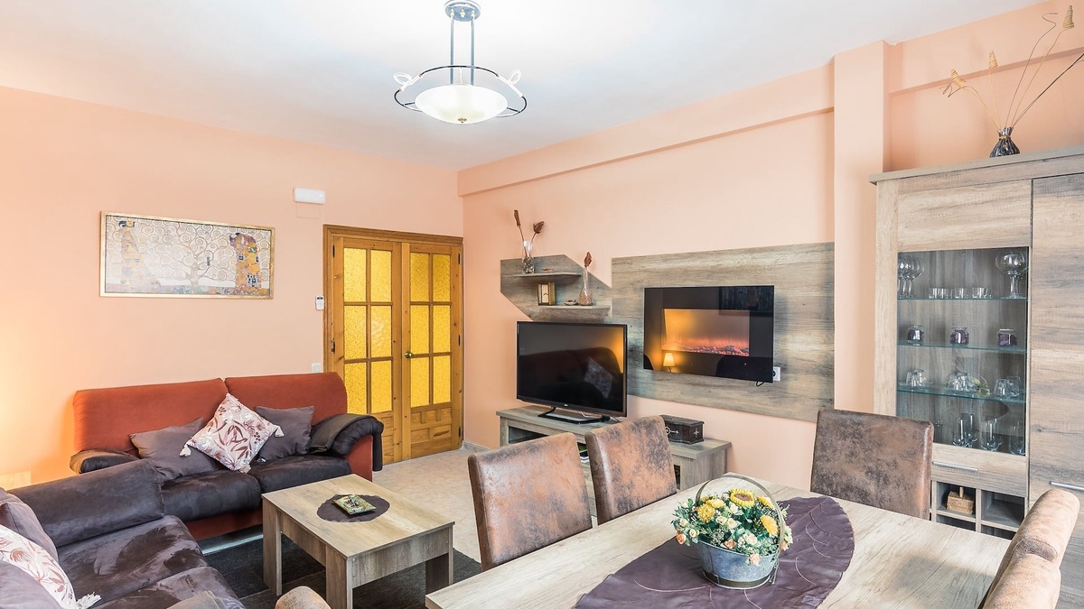 Toledo Apartment | TURISTholedo: SAPPHIRE. Spacious, cozy and comfortable. Maximum 8 people. Free WIFI