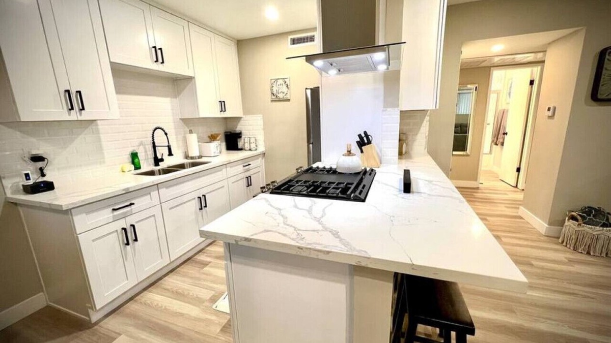 Montrose Apartment | Turn-key 2 Bedrooms | Move-In Ready!