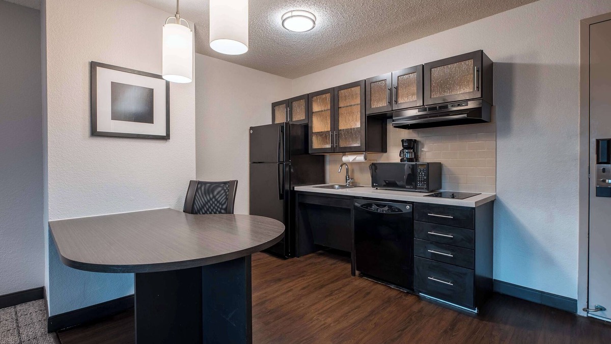 Fossil Creek Resort | Turn Your Trip Into Adventure! 3 Units W/Kitchenette, Close to Haltom Road Park