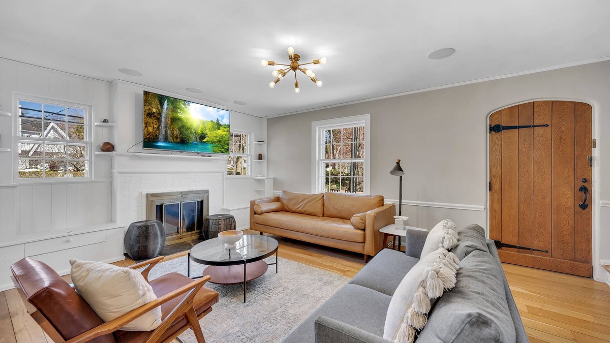 Larchmont House | Turnkey 4 Bedroom in Prime Larchmont