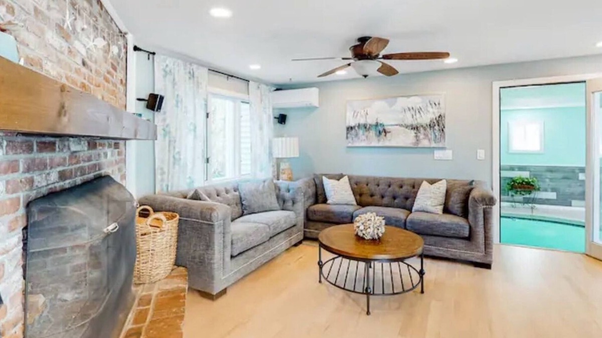 Hampton House | Turquoise Cottage - Indoor Pool,Hot Tub,Bring Your Pup,Short Walk to North Beach