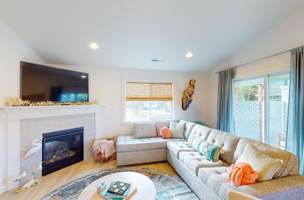 Lincoln City House | Turquoise Dreams