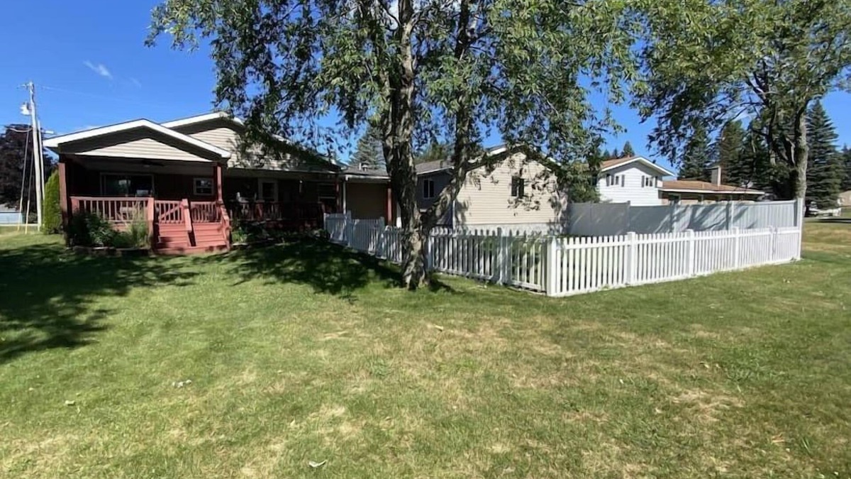 Lewiston House | Turtle Cove Summary: