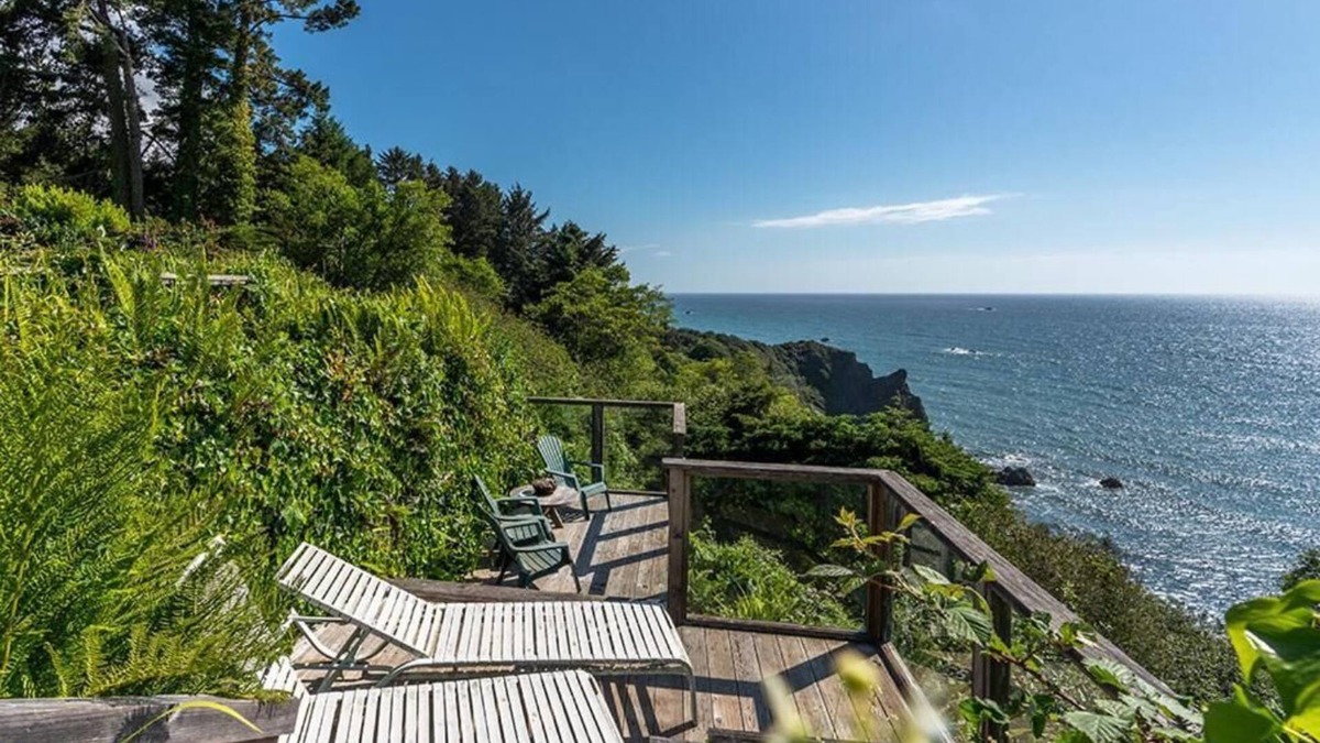 Trinidad Bed & Breakfast | Turtle Rocks Oceanfront Inn