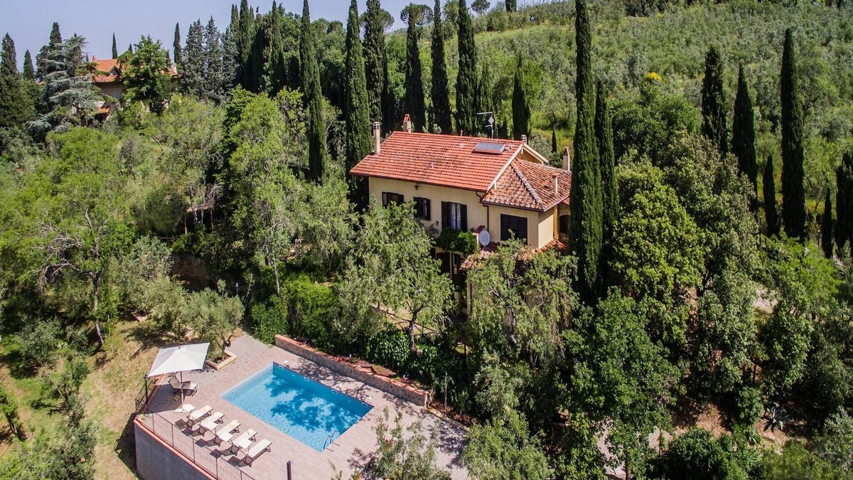 Montecchio Villa | Tuscan Castle View Grand Villa
