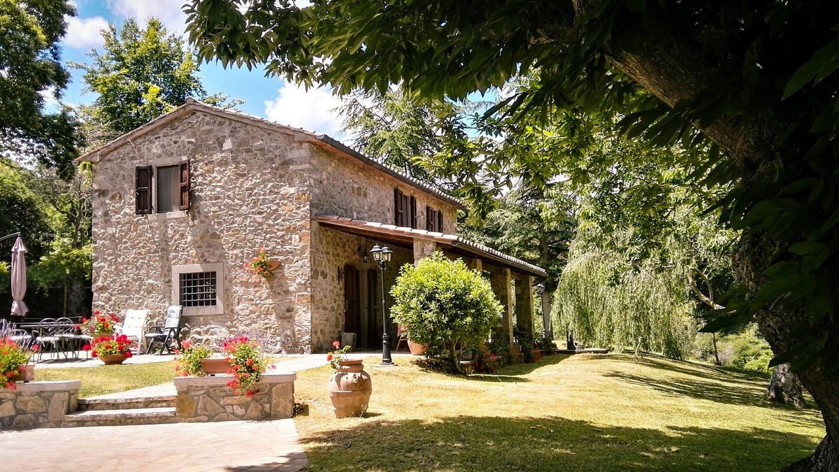 Arcidosso Villa | Tuscan stone villa with private pool surrounded by greenery