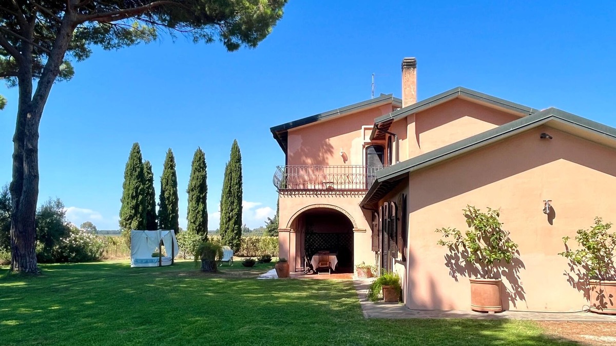 Campiglia Marittima Villa | Tuscan Villa 5mins from beach, sleeps 8, ev point