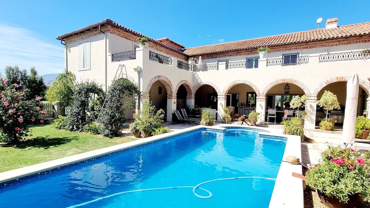 Paarl Villa | Tuscan Villa Heart of Franschhoek Valley Security/No Power Cuts/Pool/Winelands