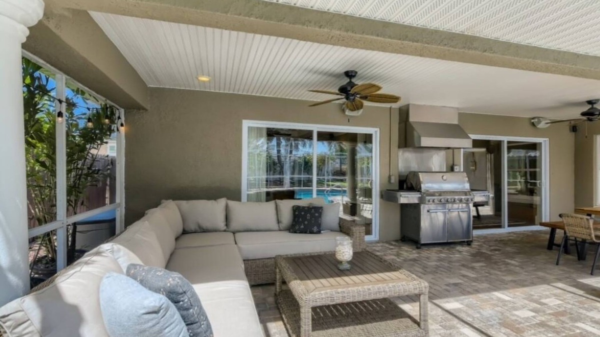 Seminole Villa | Tuscan Villa with a Pristine Pool! Minutes from Redington Beach