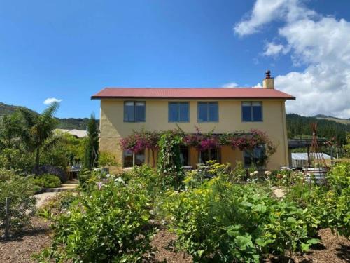 Tata Beach House | Tuscan Villa with Sea Views in Golden Bay