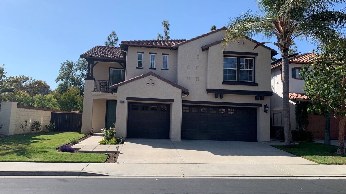Tustin House | Tustin Retreat 4 Beds Sleeps 8 Family Ready