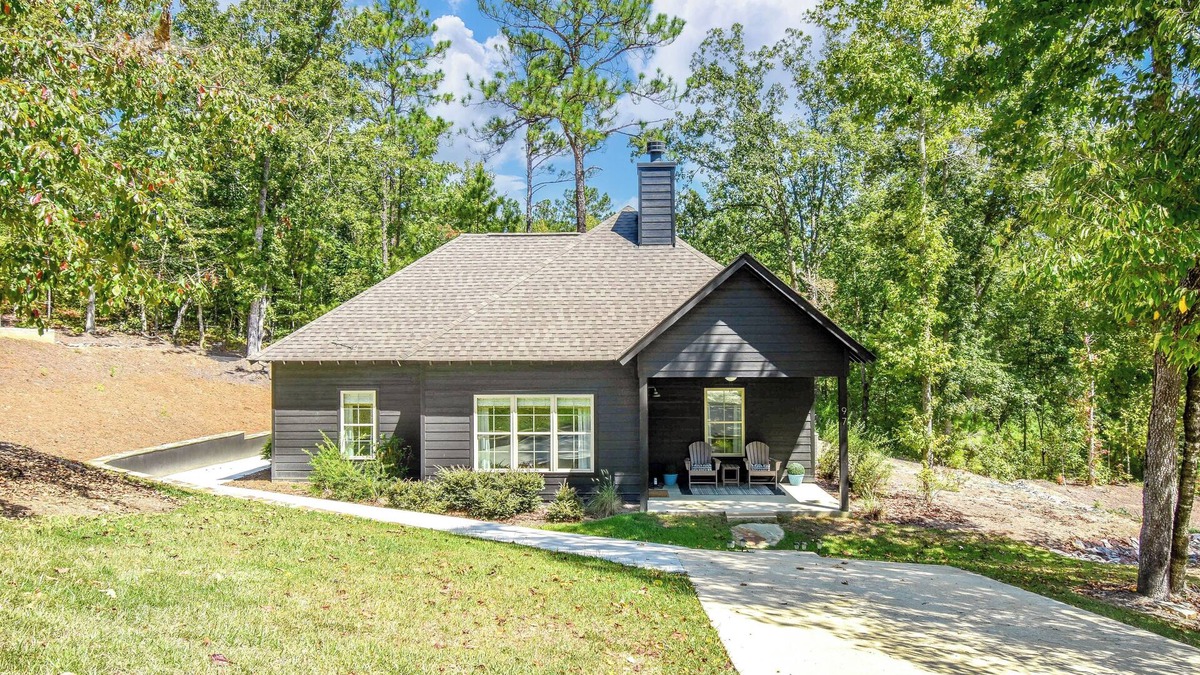 Tallassee House | Twilight House by Big Fish Real Estate Group at Lake Martin