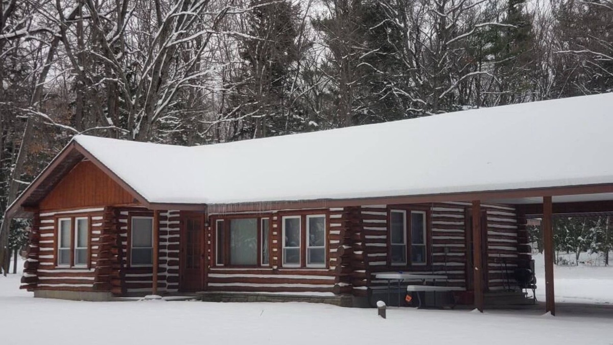 Honor Cabin | Twin Birch Resort - The Kodiak Cabin: Lake Access with Dock, Rowboat, and Kayak!