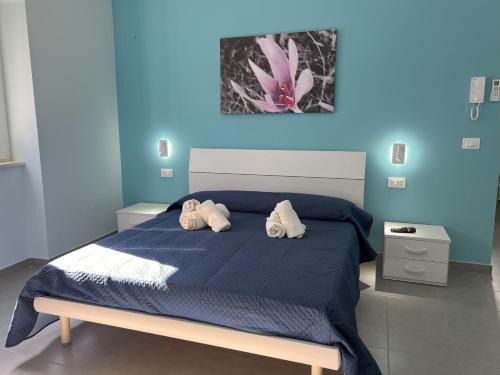 Paola Apartment | Twin Blue