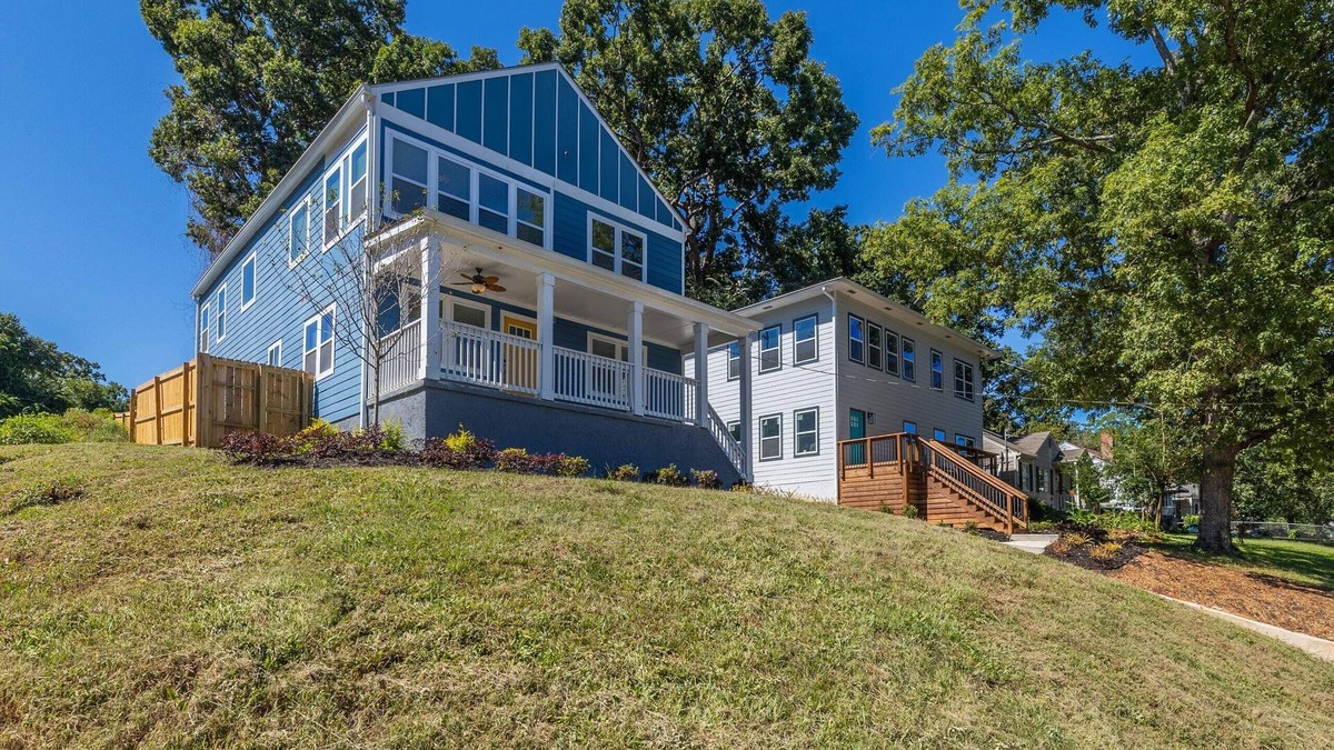 East Side House | Twin Homes - 8 Bedroom Retreat In Central ATL