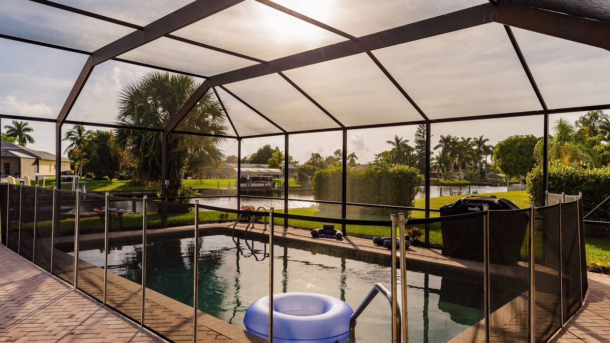 Yacht Club House | Twin house shared pool 2 King bedrooms, 1 sofa sleeps 8