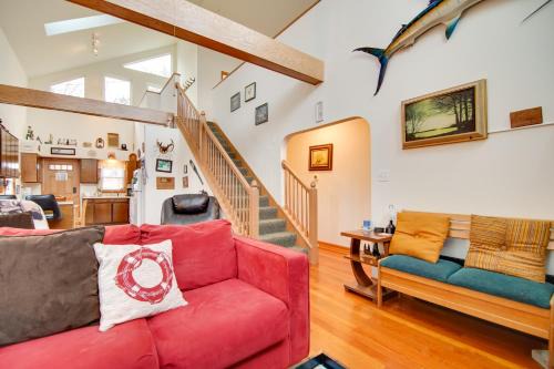 Twin Lakes House | Twin Lakes Home - Walk to Lake Elizabeth!