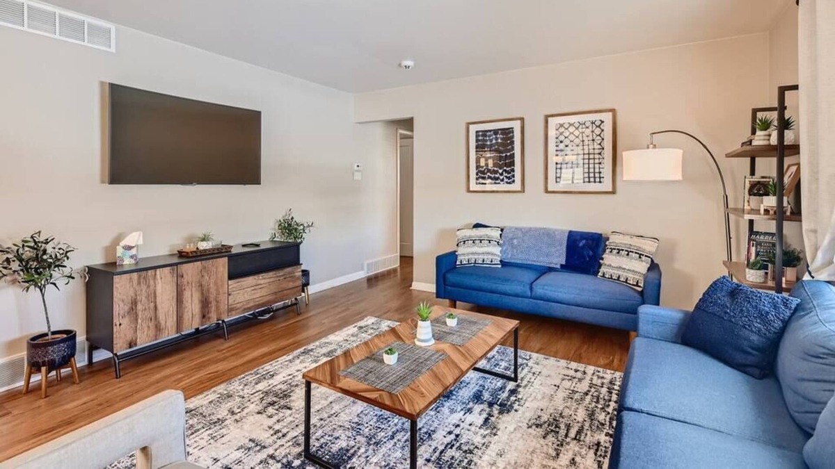 Twin Lakes House | Twin Lakes Landing | Pool Table | Central Location