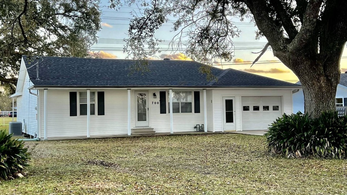 Lake Charles House | Twin Oaks Cozy Getaway in Lake Charles