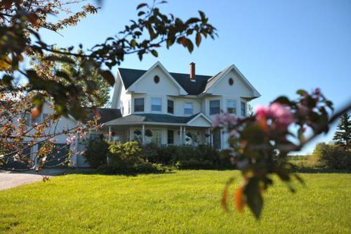 Manitoulin District Bed & Breakfast | Twin Peaks B&B