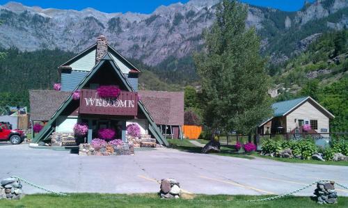 Ouray Hotel | Twin Peaks Lodge & Hot Springs