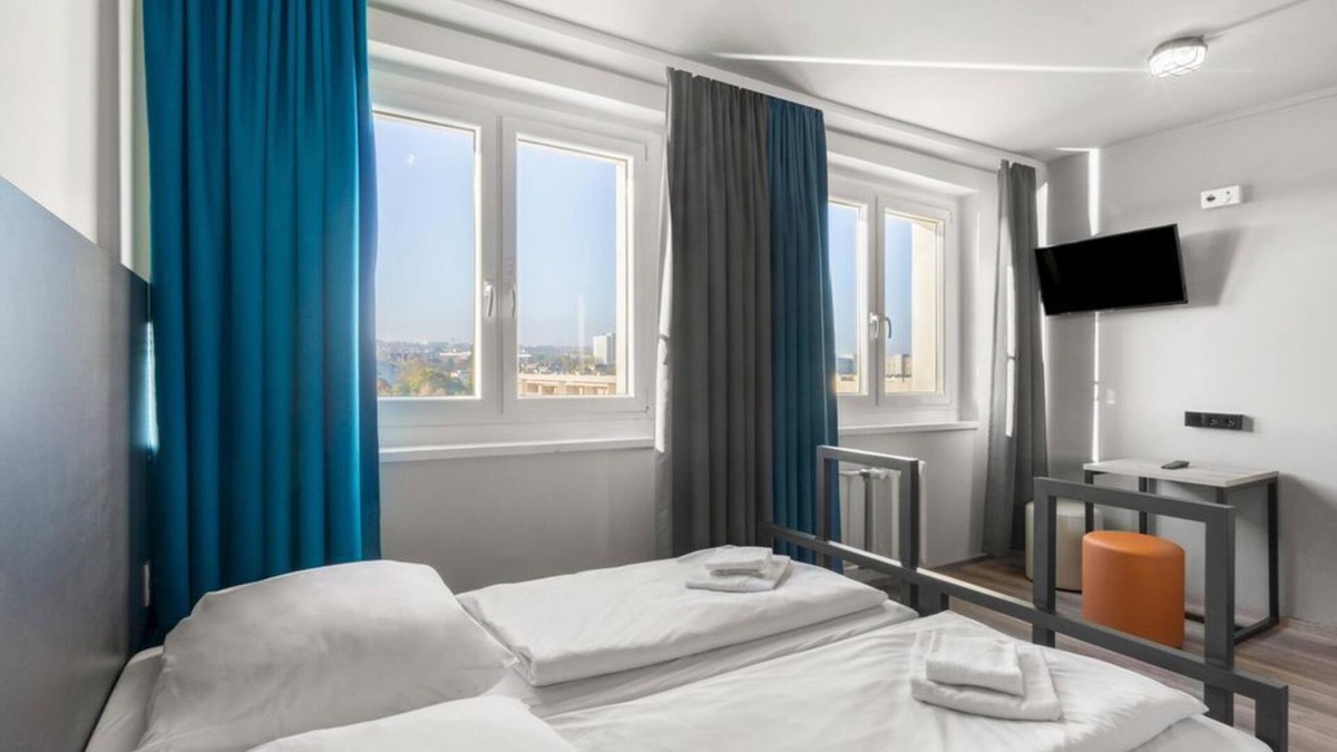 Suedvorstadt House | Twin Room, Shower, Toilet - a & o Dresden Hauptbahnhof