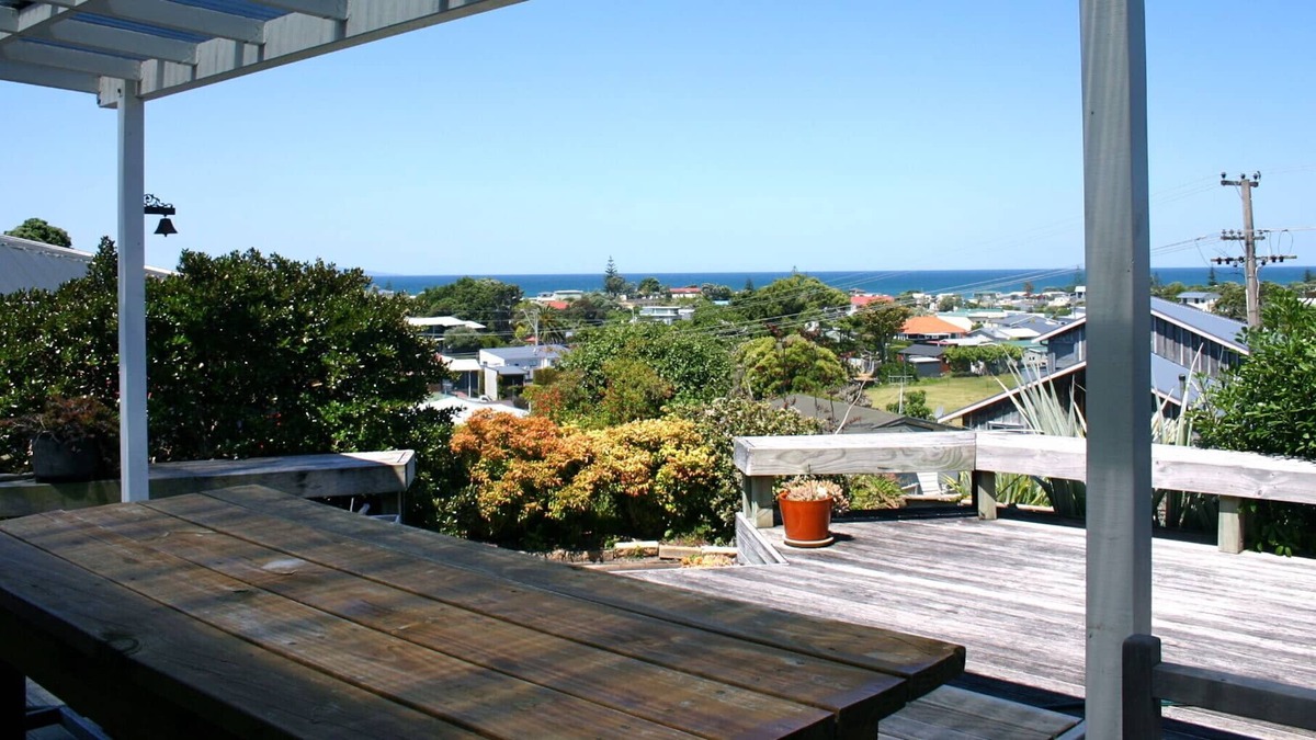 Waihi Beach Cottage | Twin Views - Waihi Beach Holiday Home