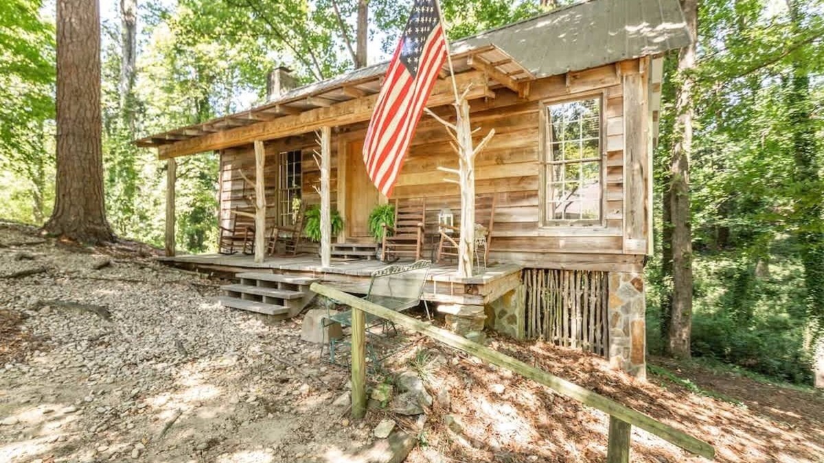 Macon Cabin | Twinkly Secluded Cabin 1BR + Loft + Trails +Grotto