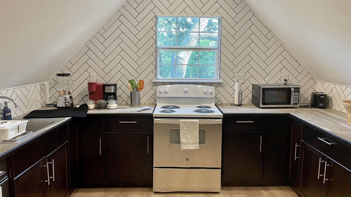 Denton Apartment | Twist of Orange by TWU