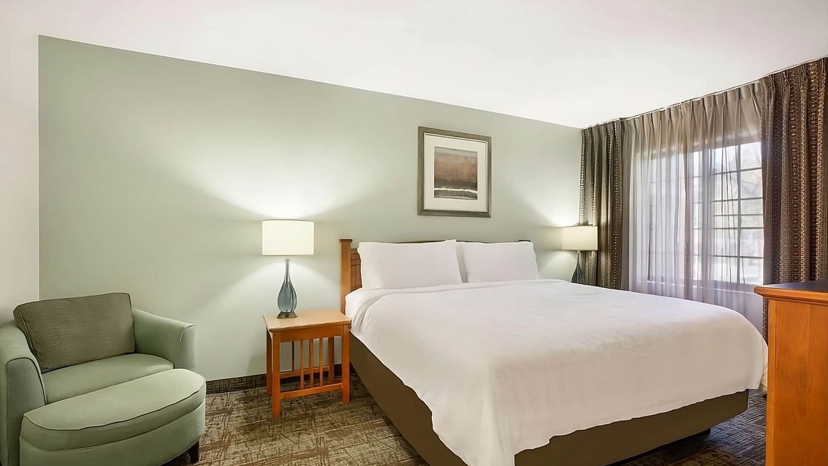 Carmel Mountain Ranch Hotel | Two 2BR Suites w/Free Breakfast - Near Rancho Bernardo Attractions, Pool!