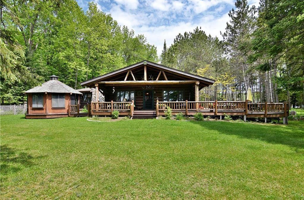 Hayward House | Two Bear Lodge on Lost Land Lake