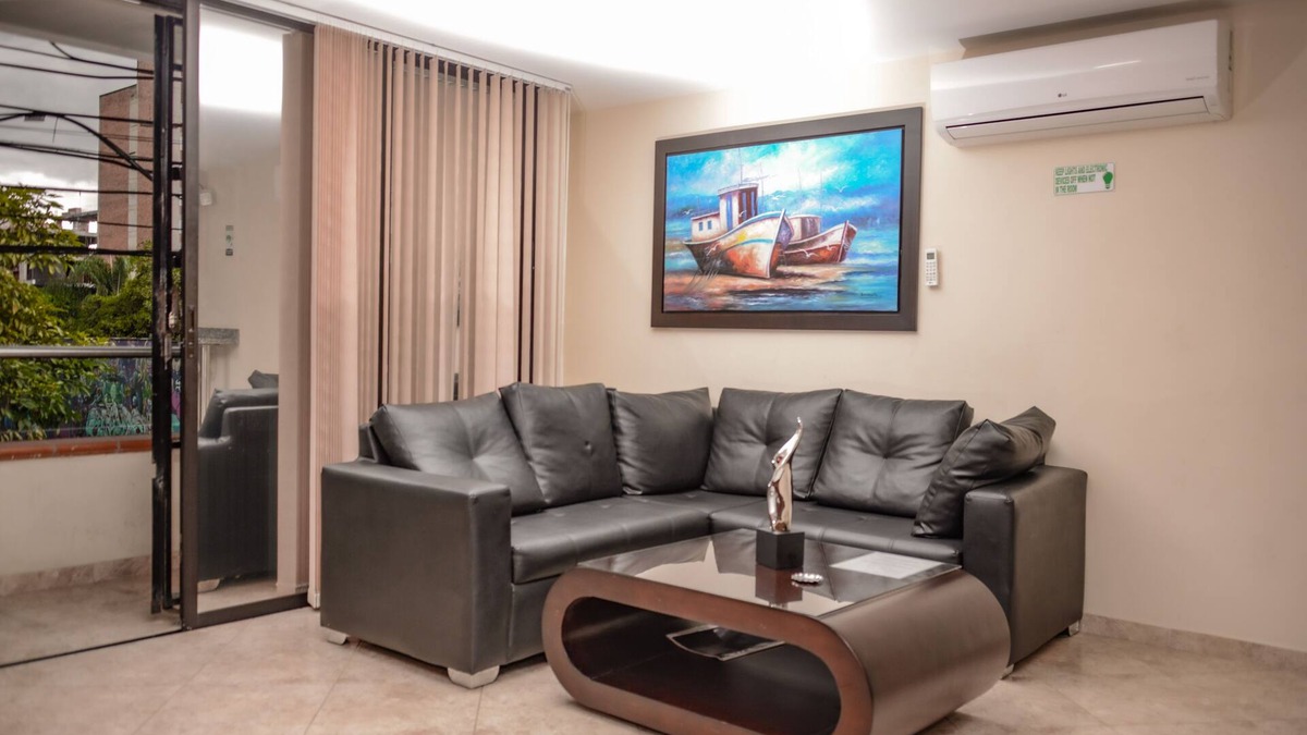 Astorga Apartment | Two Bedroom AC Hot Tub, Balcony, Full kitchen Parque Poblado Big Bedroom apt 201