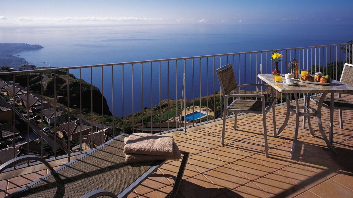 Camara de Lobos Apartment | Two bedroom apartment with sea view at Village Cabo Girão- Free sport facilities
