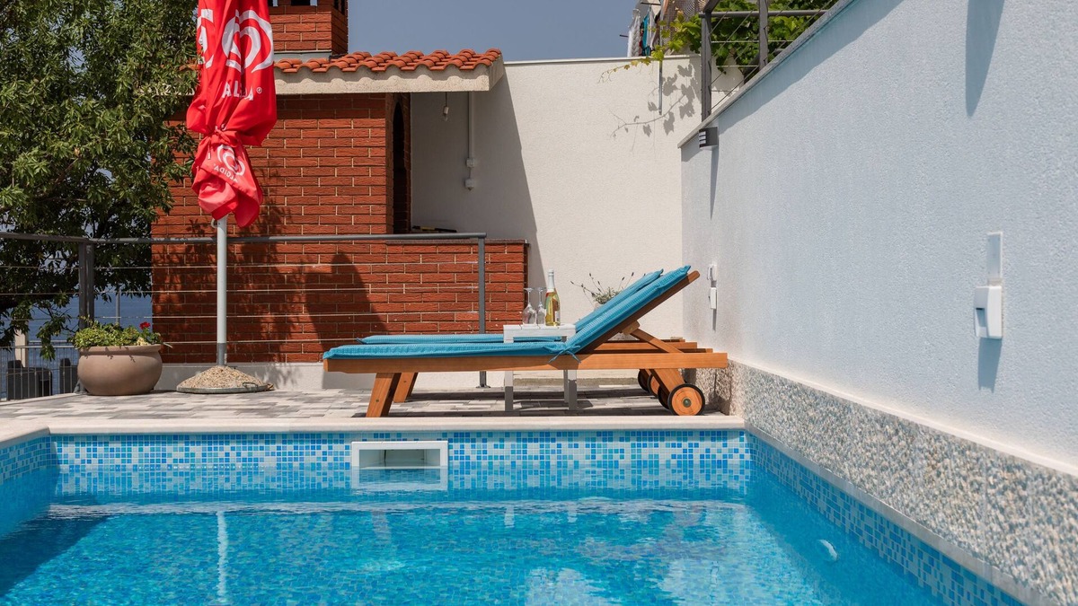 Celina Apartment | Two bedroom apartment near beach Zavode, Omiš (A-1021-b)