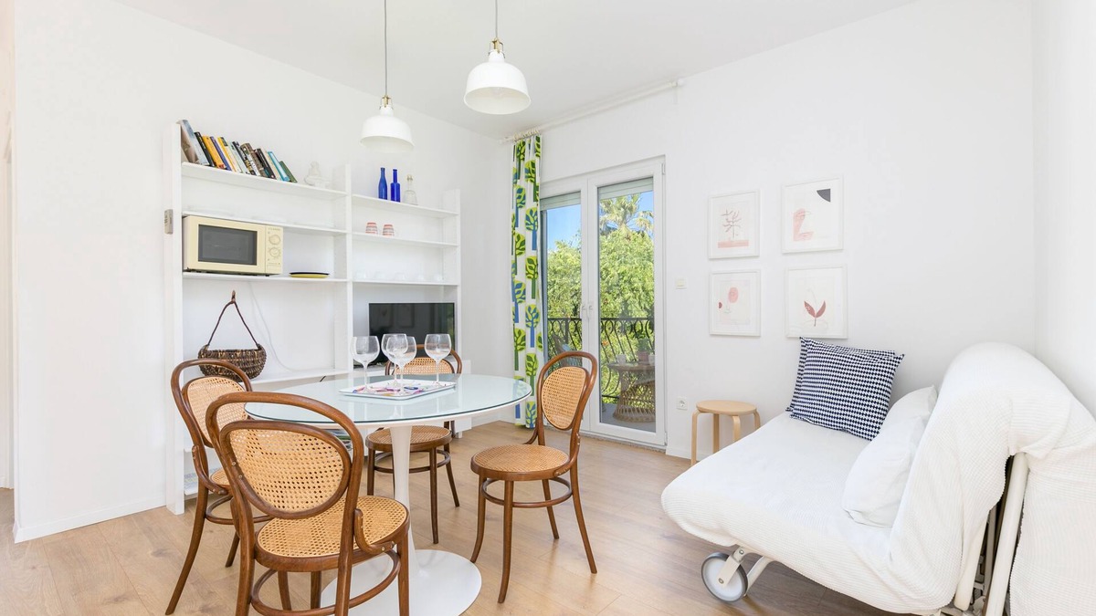 Zrnovnica Apartment | Two bedroom apartment with balcony Žrnovnica, Split (A-24236-a)
