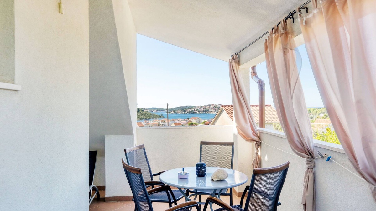 Podglavica Apartment | Two bedroom apartment with balcony and sea view Stupin Čeline, Rogoznica (A-23257-b)