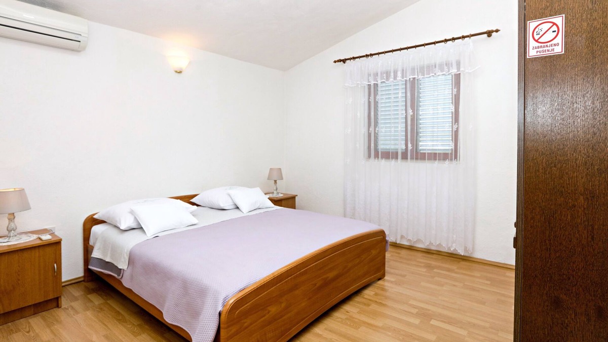 Podglavica Apartment | Two bedroom apartment with balcony and sea view Stupin Čeline, Rogoznica (A-23812-b)