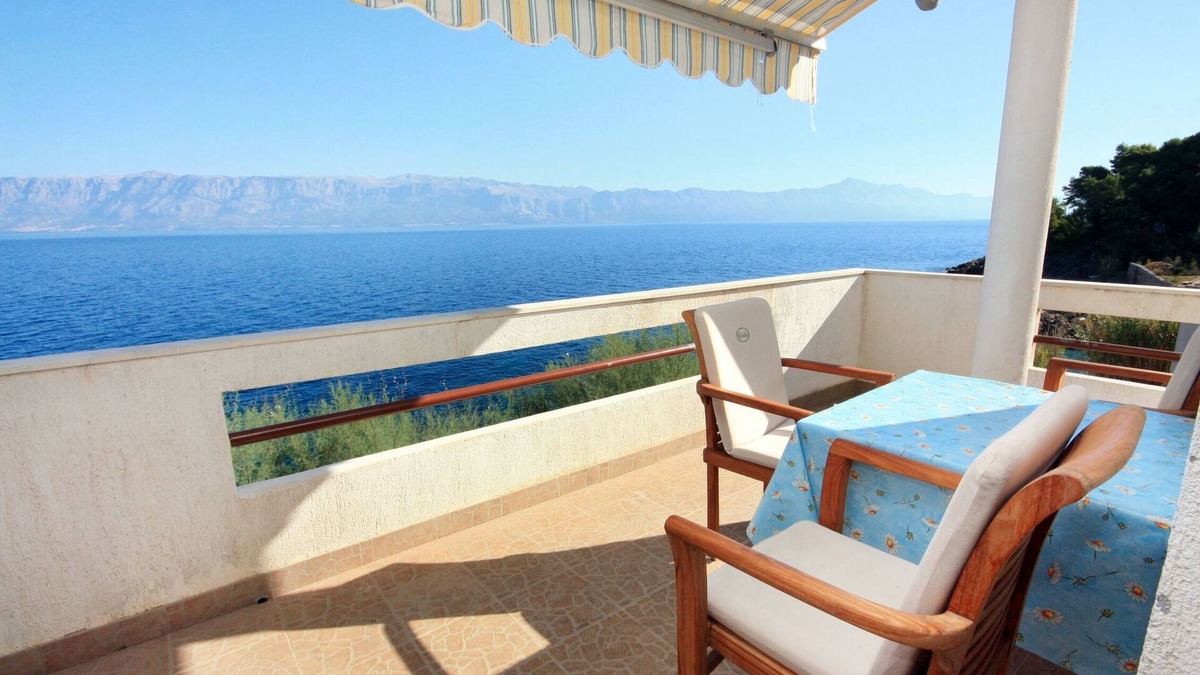 Bogomolje Apartment | Two bedroom apartment near beach Cove Solotiša, Hvar (A-5610-a)