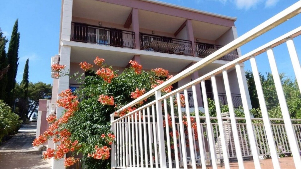 Loviste Apartment | Two bedroom apartment with balcony and sea view Lovište, Pelješac (A-18656-b)