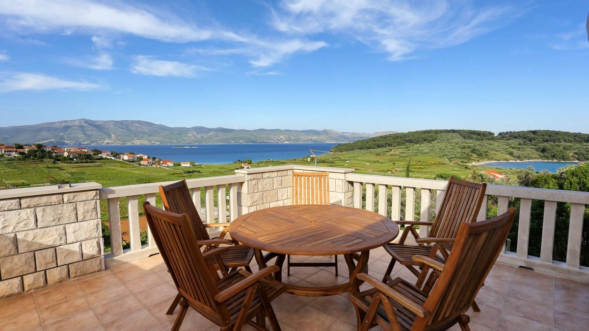 Lumbarda Apartment | Two bedroom apartment with terrace and sea view Lumbarda, Korčula (A-4370-a)