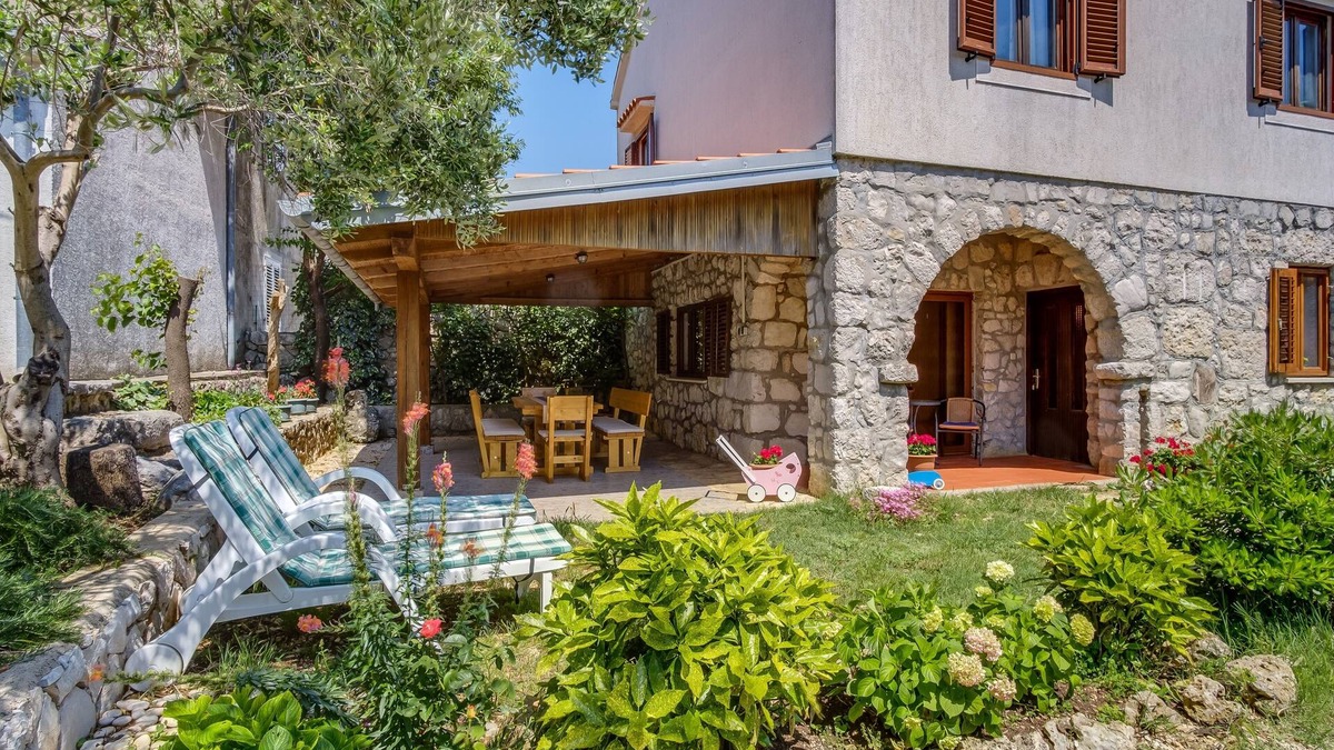 Punta Kriza Apartment | Two bedroom apartment with air-conditioning Punta križa, Cres (A-867-a)
