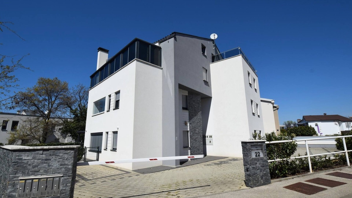 Njivice Apartment | Two bedroom apartment with terrace Njivice, Krk (A-21147-a)