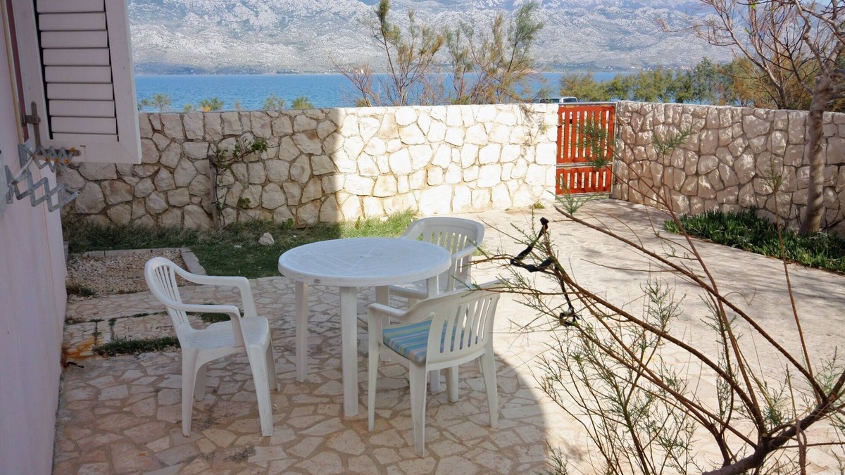 Razanac Apartment | Two bedroom apartment near beach Ražanac, Zadar (A-5766-h)