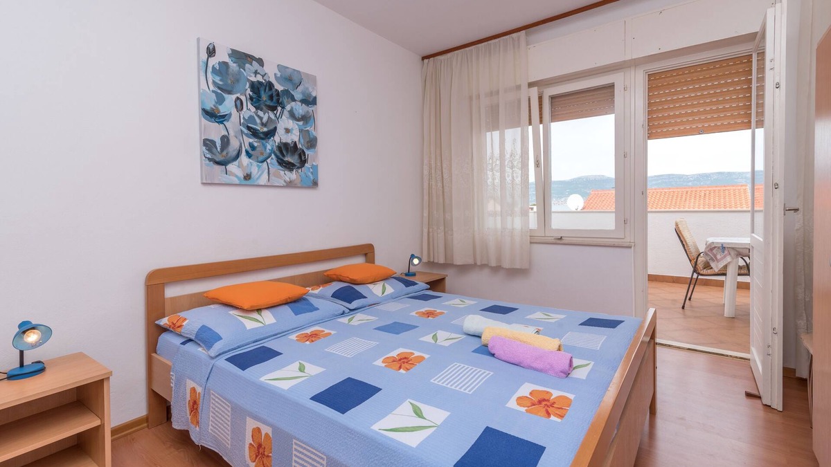 Slatine Apartment | Two bedroom apartment with terrace and sea view Slatine, Čiovo (A-16731-a)
