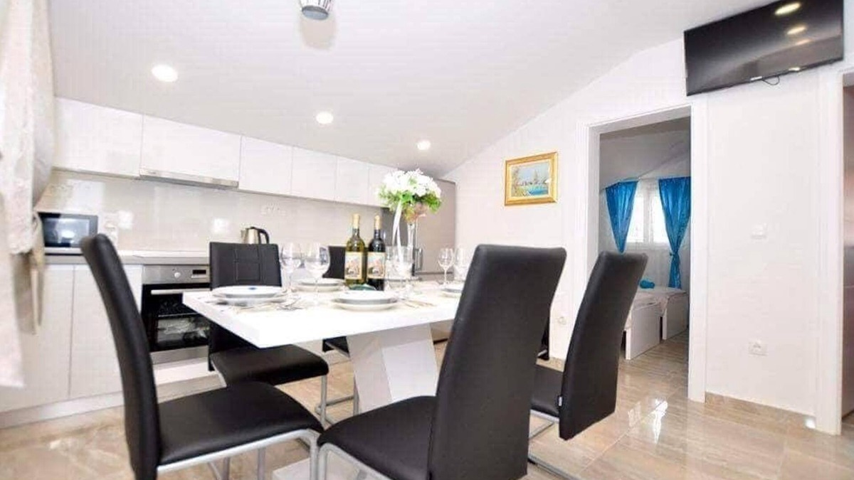 Slatine Apartment | Two bedroom apartment with terrace and sea view Slatine, Čiovo (A-17234-a)
